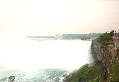Niagara Falls, (c) Giovanni Staunovo